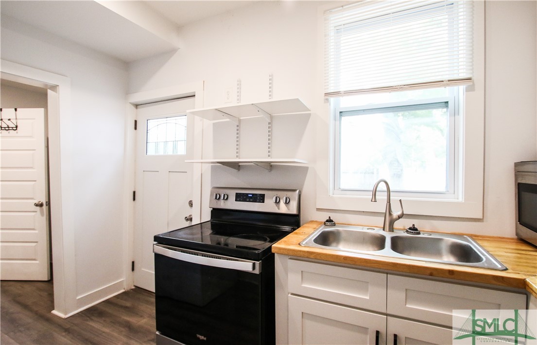 502 West 48th Street Savannah, GA 31405 - Photo 37 of 44 Unit A Downstairs