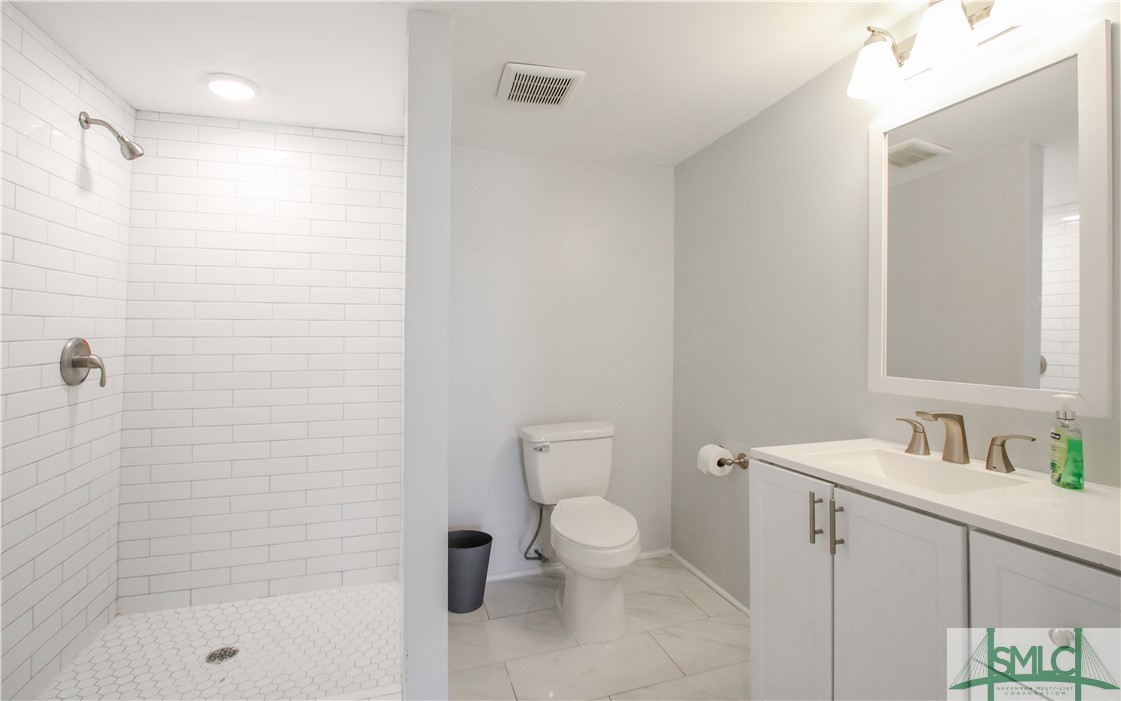 502 West 48th Street Savannah, GA 31405 - Photo 5 of 44 Unit B Upstairs