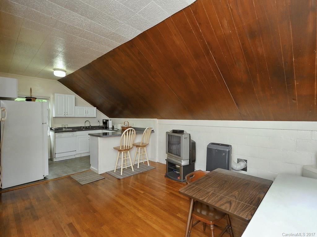 743 Justice Ridge Road Candler, NC 28715 - Photo 3 of 18 Gallery Image 3
