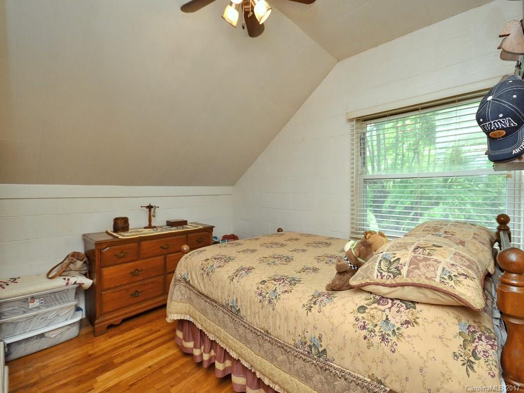743 Justice Ridge Road Candler, NC 28715 - Photo 4 of 18 Gallery Image 4