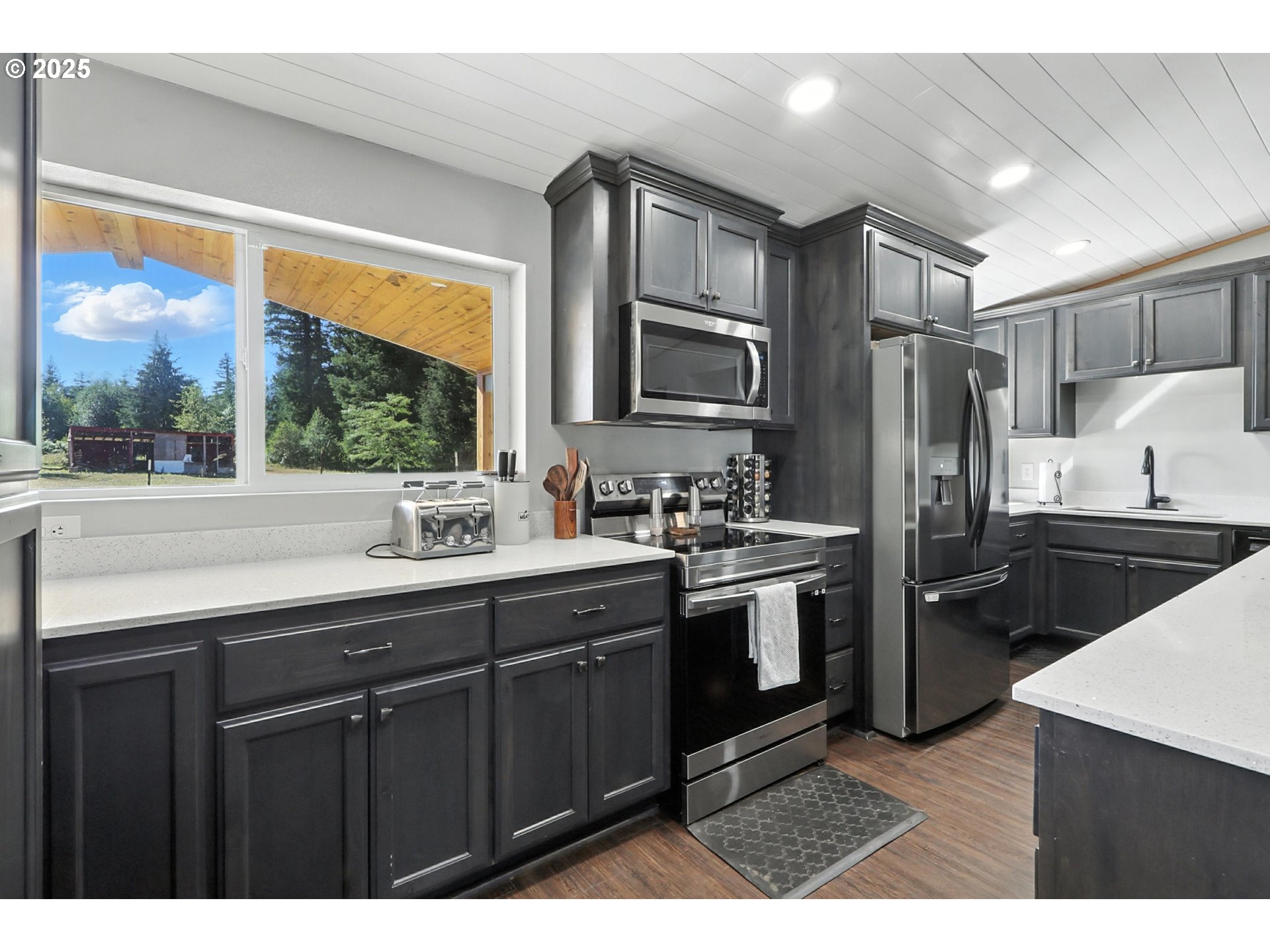 22404 Northeast Dole Valley Road Yacolt, WA 98675 - Photo 20 of 45 a kitchen with a sink stove and refrigerator