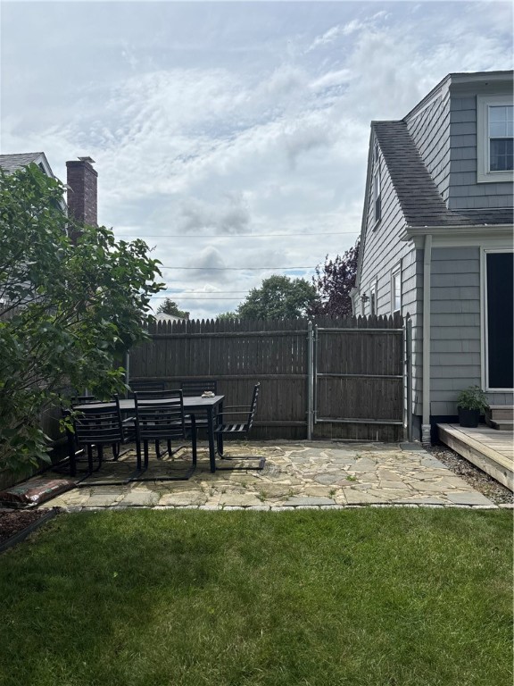 173 Maplecrest Drive Pawtucket, RI 02861 - Photo 4 of 26