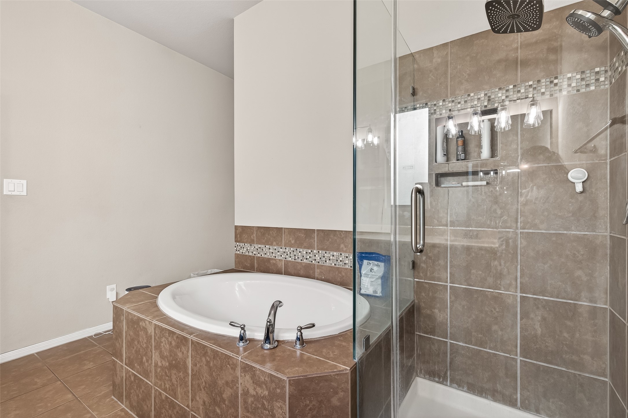 22530 Forbes Field Trail Spring, TX 77389 - Photo 28 of 50 a bathroom with a tub and mirror