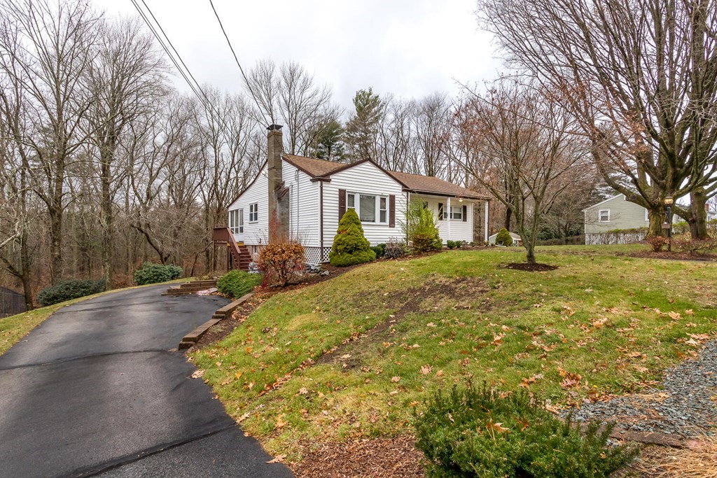 21 Gabriel Road Sharon, MA 02067 - Photo 3 of 21 Gallery Image 3