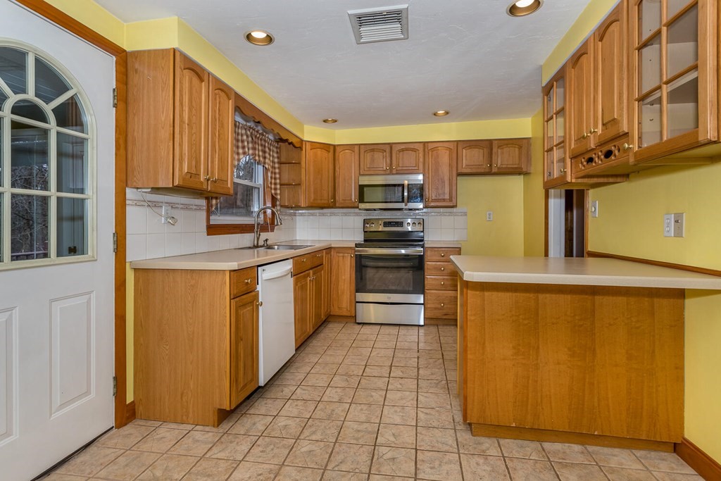 21 Gabriel Road Sharon, MA 02067 - Photo 7 of 21 Gallery Image 7