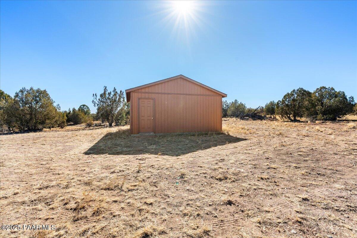 268 What Road Ash Fork, AZ 86320 - Photo 13 of 23 13-Storage Garage