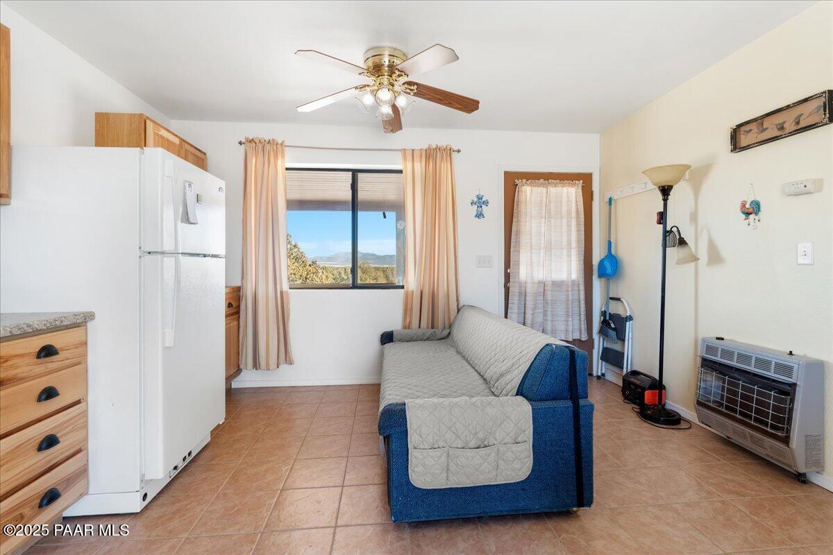 268 What Road Ash Fork, AZ 86320 - Photo 6 of 23 06-Entrace to Living Room