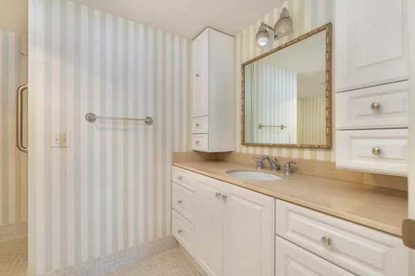 $7,000 | 1801 South Flagler Drive, Unit 1105, West Palm Beach, FL 33401