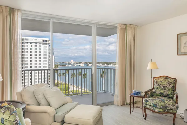 $7,000 | 1801 South Flagler Drive, Unit 1105, West Palm Beach, FL 33401
