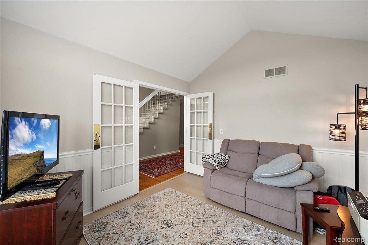 3359 Paddington Court Rochester, MI 48309 - Photo 16 of 63 30-3359 Paddington Ct-30.jpg