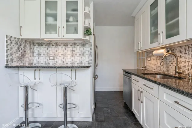 $548,000 | 70-25 Yellowstone Boulevard, Unit 2T | Forest Hills