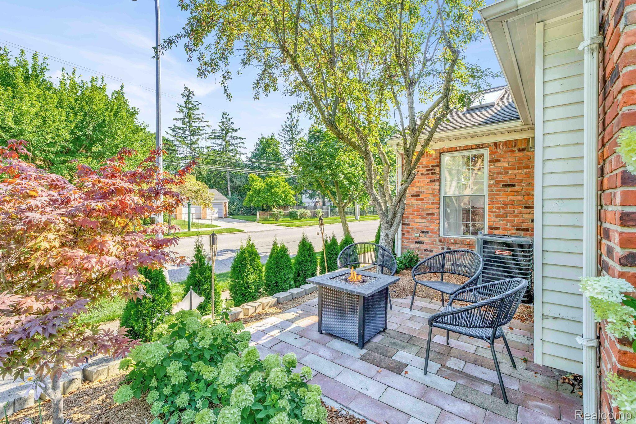 Side patio