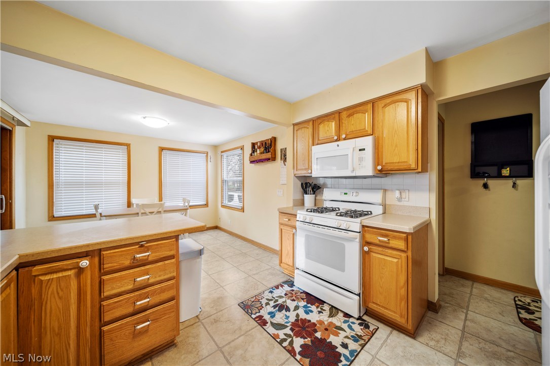 1238 Lander Road Cleveland, OH 44124 - Photo 10 of 31