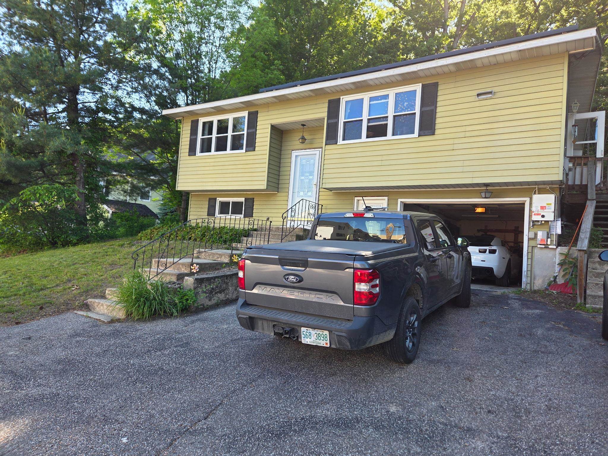 119 Huntress Street Manchester, NH 03102 - Photo 2 of 32