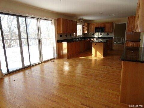 3242 Quail Ridge Circle Rochester, MI 48309 - Photo 4 of 25 Completely Remodeled Kitchen