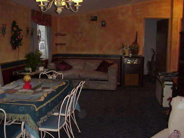 6414 Postma Road Yakima, WA 98901 - Photo 5 of 9 a living room with furniture and a flat screen tv