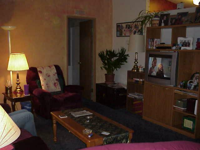 6414 Postma Road Yakima, WA 98901 - Photo 6 of 9 a living room with furniture lamp and rug