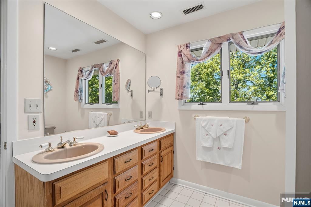262 Timber Drive Berkeley Heights, NJ 07922 - Photo 19 of 45