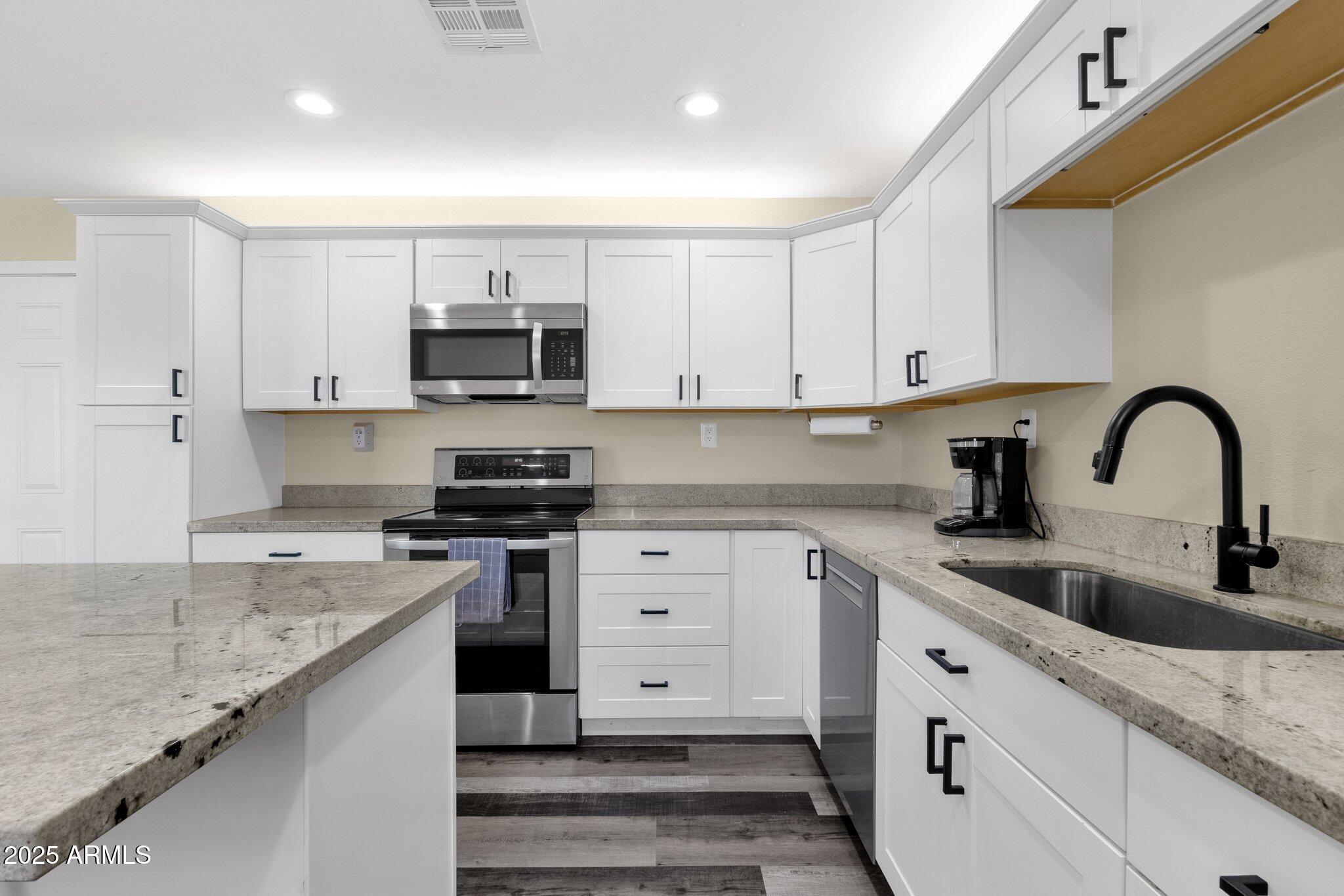 3116 West Calavar Road Phoenix, AZ 85053 - Photo 14 of 30 Kitchen