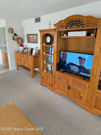 a view of livingroom with furniture