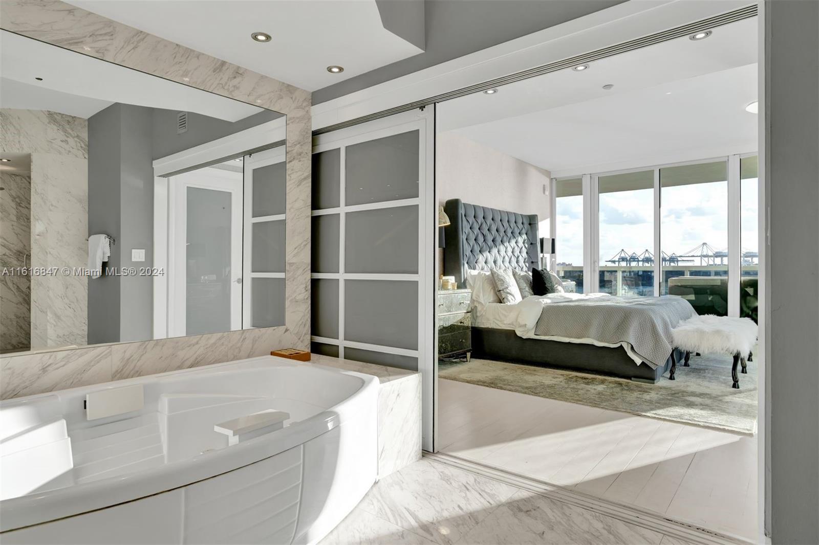 400 Alton Road, Unit 1001 Miami Beach, FL 33139 - Photo 20 of 37 Gallery Image 20