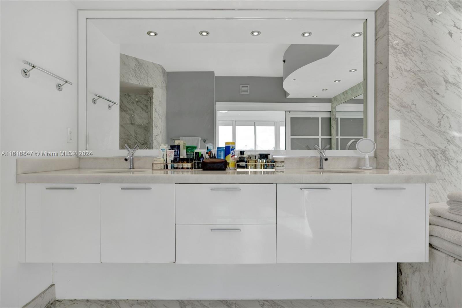 400 Alton Road, Unit 1001 Miami Beach, FL 33139 - Photo 21 of 37 Gallery Image 21