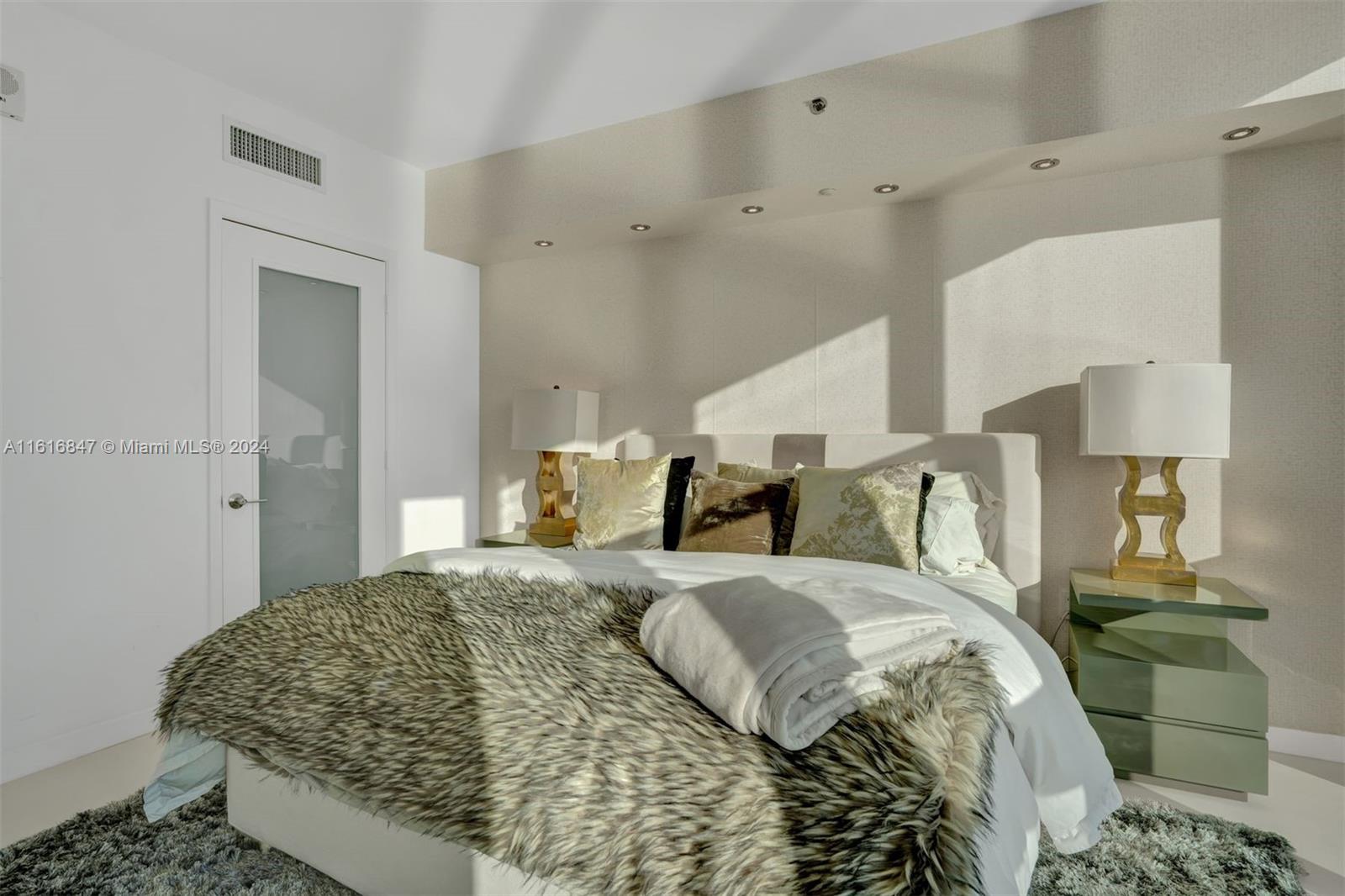 400 Alton Road, Unit 1001 Miami Beach, FL 33139 - Photo 26 of 37 Gallery Image 26