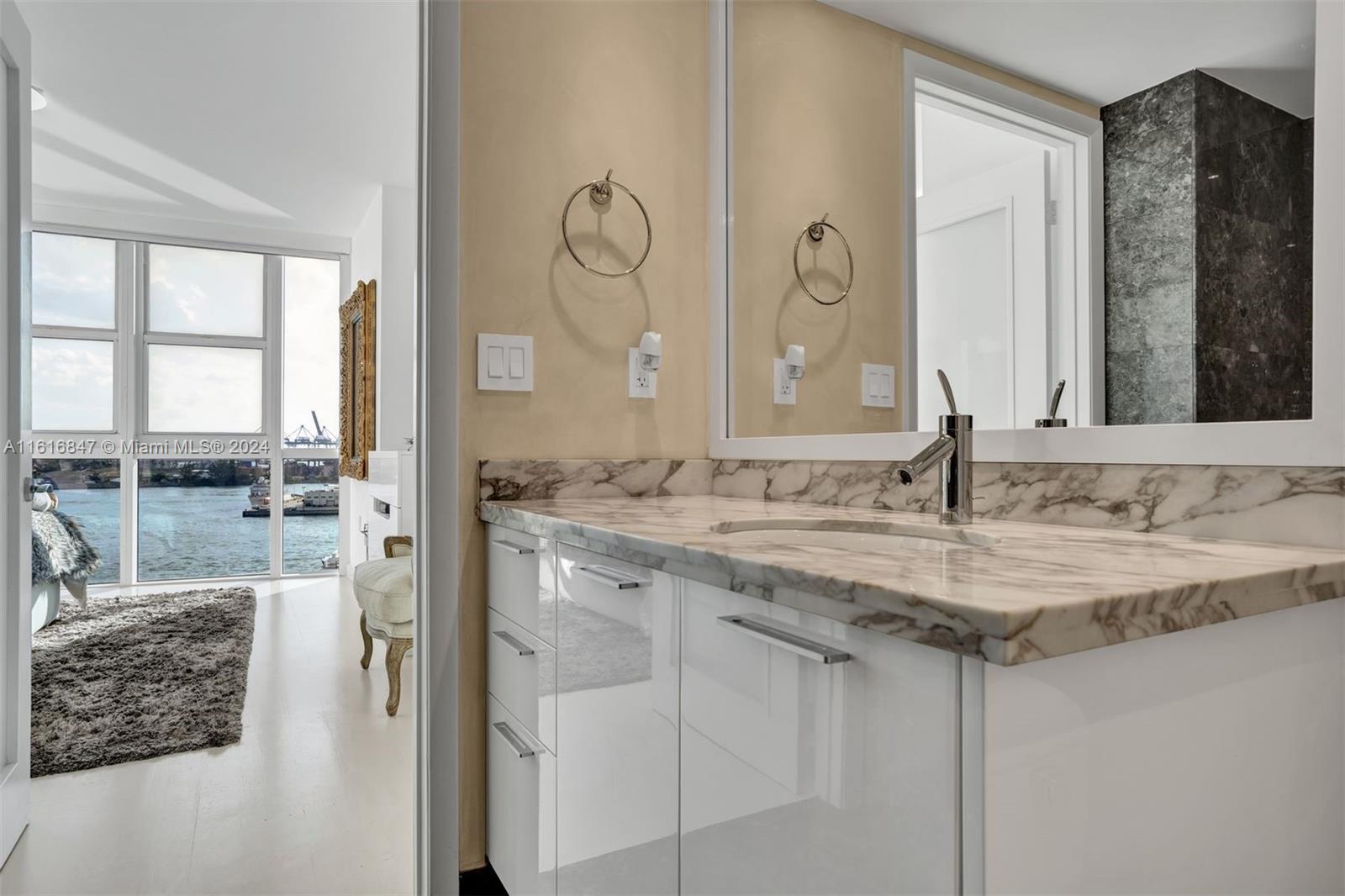 400 Alton Road, Unit 1001 Miami Beach, FL 33139 - Photo 28 of 37 Gallery Image 28