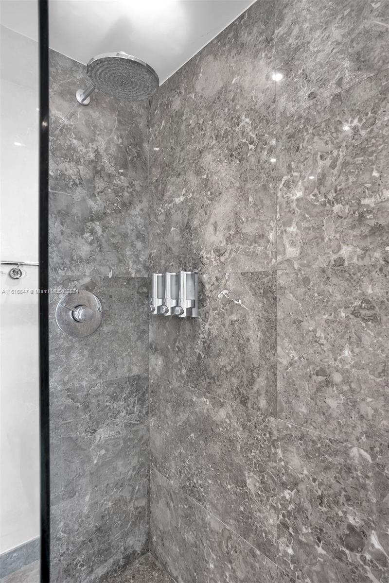 400 Alton Road, Unit 1001 Miami Beach, FL 33139 - Photo 29 of 37 Gallery Image 29
