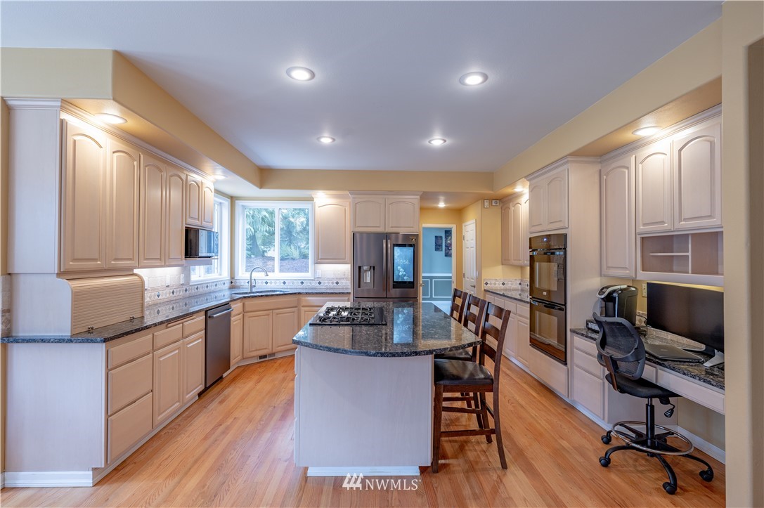 23908 Southeast 243rd Street Maple Valley, WA 98038 - Photo 7 of 33