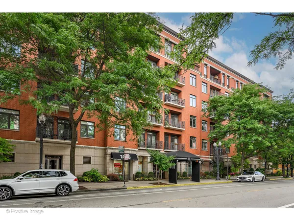 $945,000 | 1414 North Wells Street, Unit 402, Chicago, IL 60610