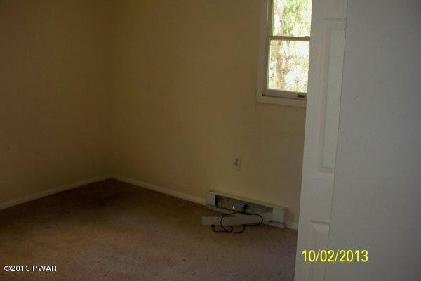 230 Quail Court Bushkill, PA 18324 - Photo 4 of 6