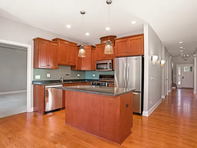 $750,000 | 841 Rogers Street, Downers Grove, IL 60515