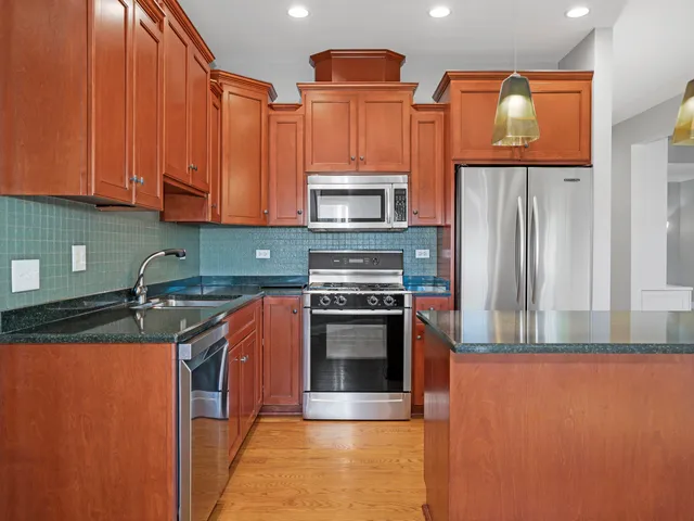 $750,000 | 841 Rogers Street, Downers Grove, IL 60515