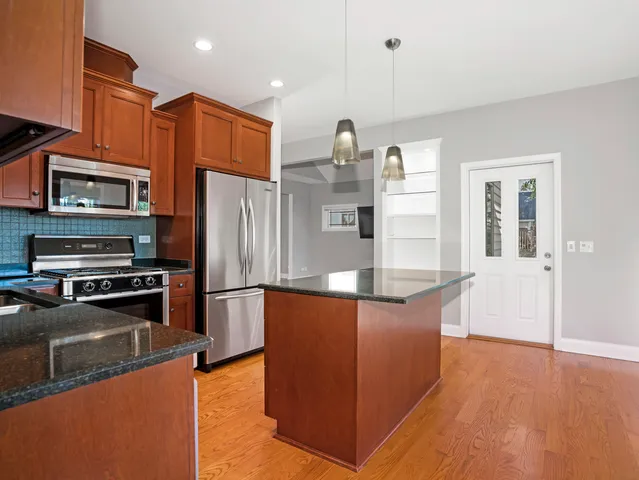 $750,000 | 841 Rogers Street, Downers Grove, IL 60515