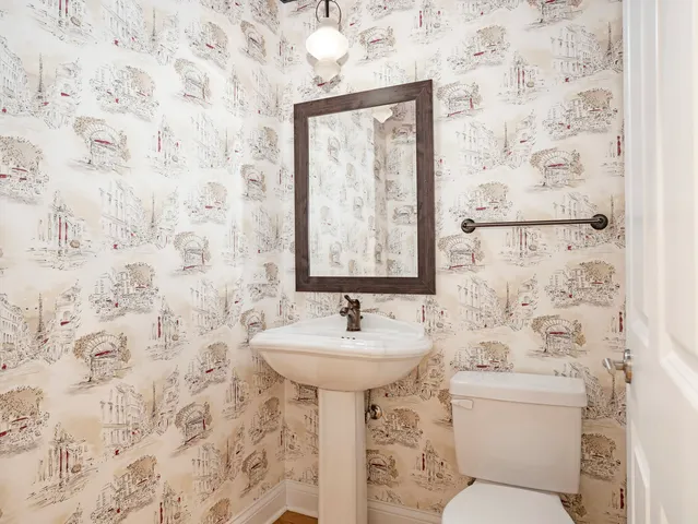 $750,000 | 841 Rogers Street, Downers Grove, IL 60515