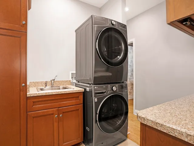 $750,000 | 841 Rogers Street, Downers Grove, IL 60515