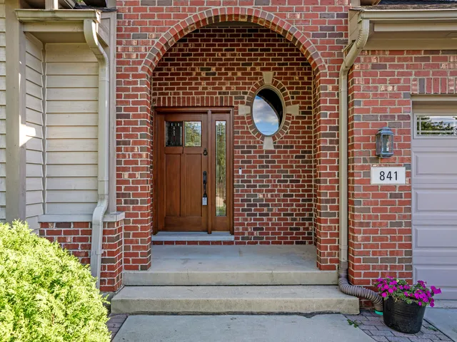 $750,000 | 841 Rogers Street, Downers Grove, IL 60515