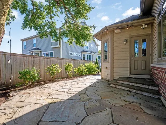 $750,000 | 841 Rogers Street, Downers Grove, IL 60515