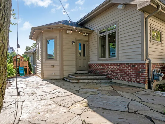 $750,000 | 841 Rogers Street, Downers Grove, IL 60515