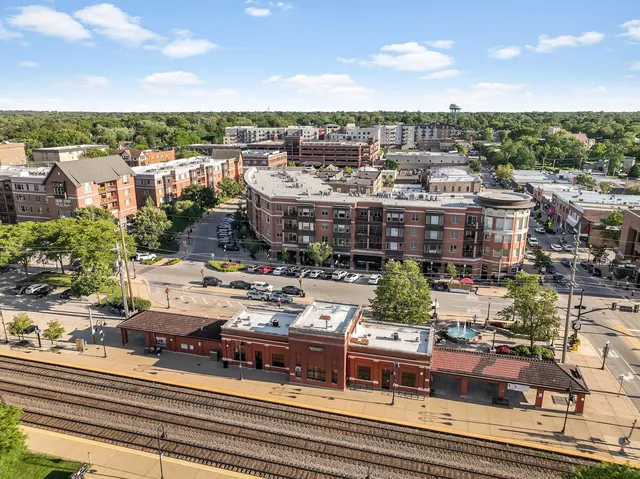 $750,000 | 841 Rogers Street, Downers Grove, IL 60515