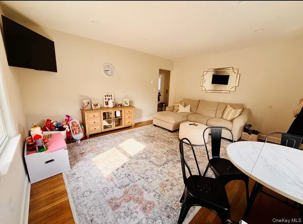 $4,000 | 201-07 23rd Avenue, Unit 1 | Clearview