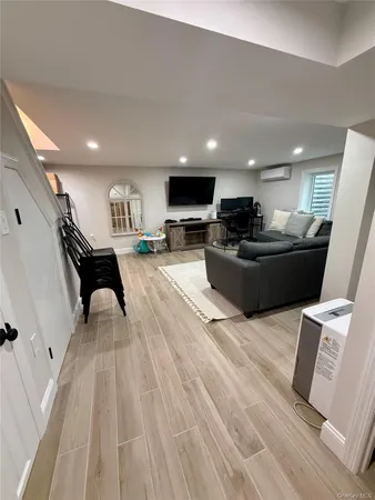 $4,000 | 201-07 23rd Avenue, Unit 1 | Clearview