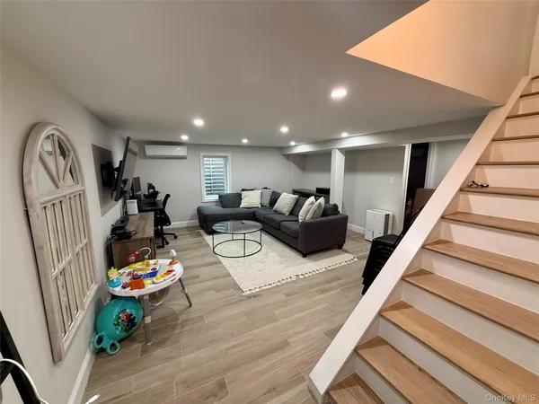 $4,000 | 201-07 23rd Avenue, Unit 1 | Clearview