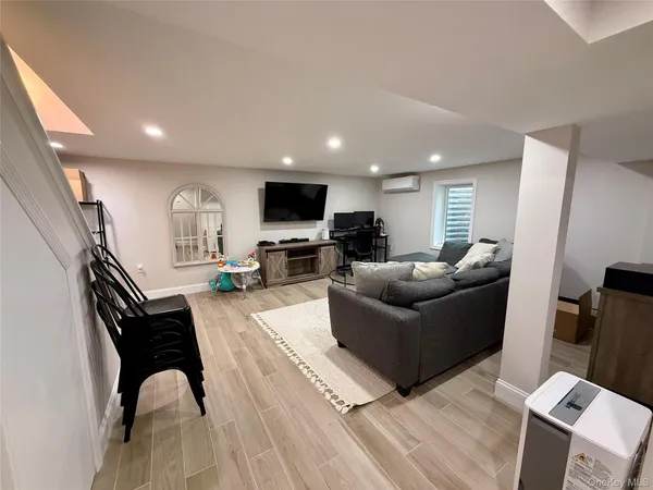 $4,000 | 201-07 23rd Avenue, Unit 1 | Clearview