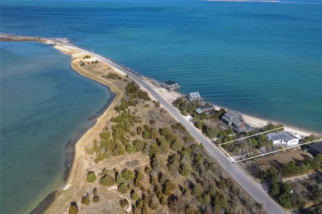 $2,300,000 | 231 Gerard Drive, Springs, NY 11937