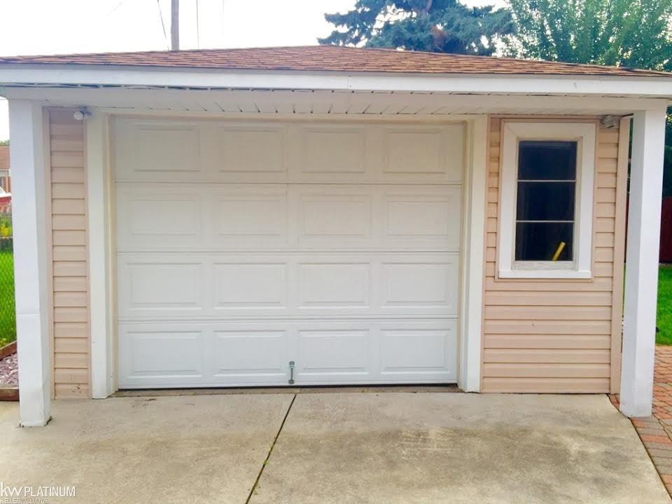 18142 Airport Road Fraser, MI 48026 - Photo 3 of 23