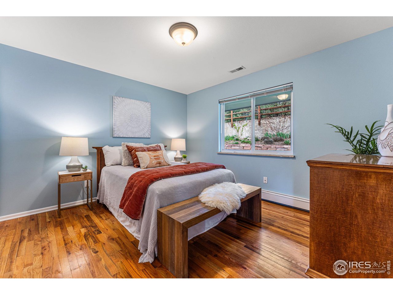 3880 Cloverleaf Drive Boulder, CO 80304 - Photo 19 of 38 a bedroom with a bed and a potted plant