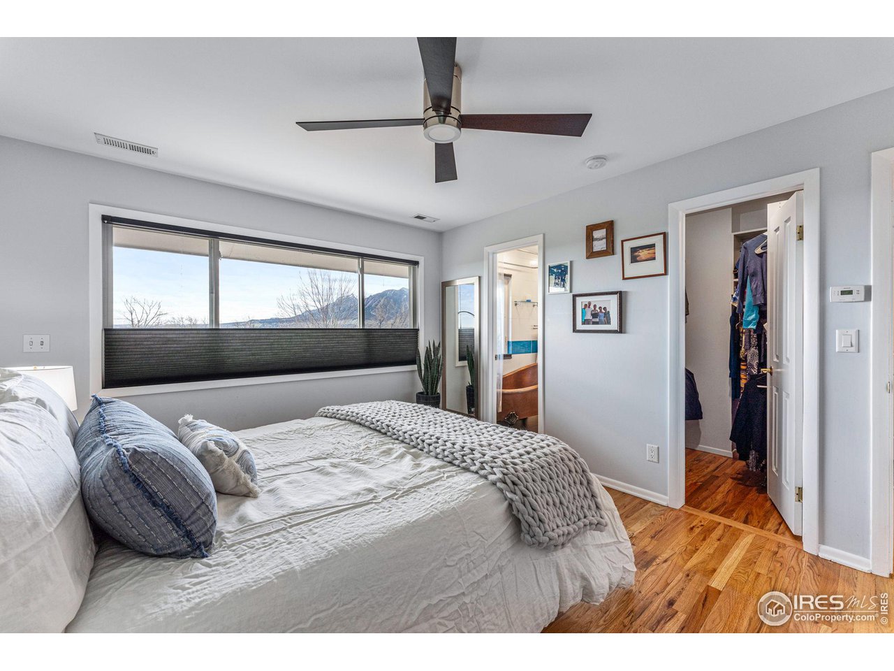 3880 Cloverleaf Drive Boulder, CO 80304 - Photo 23 of 38 a bedroom with a large bed and a window