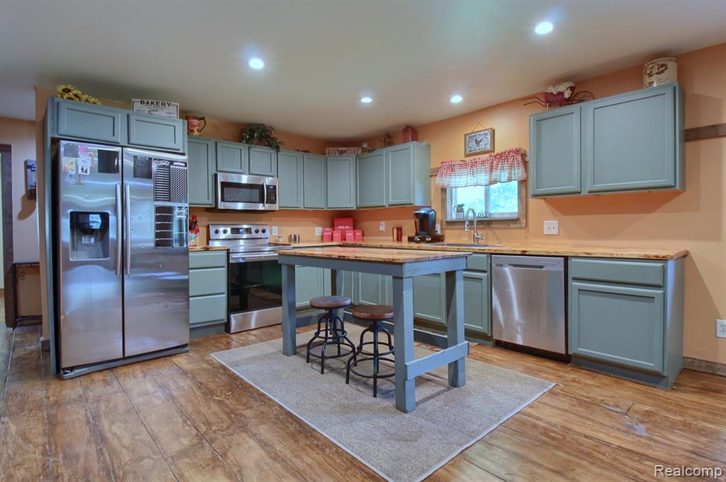 6570 Hivon Road Carleton, MI 48117 - Photo 8 of 36